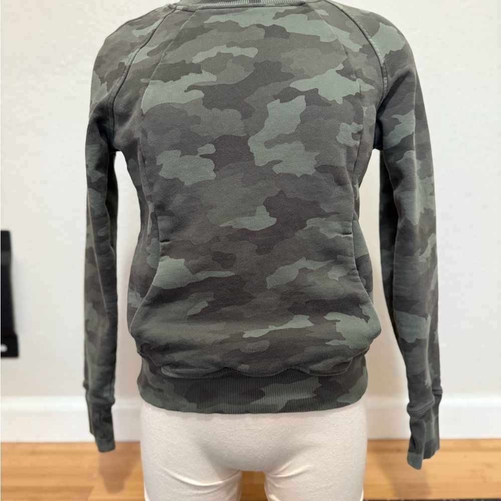 Lululemon Scuba Crew Heritage 365 Camo size 4